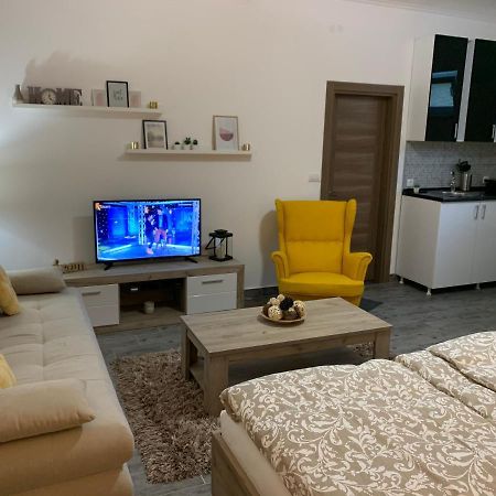 Apartman Hana ซอมโบร์ ภายนอก รูปภาพ