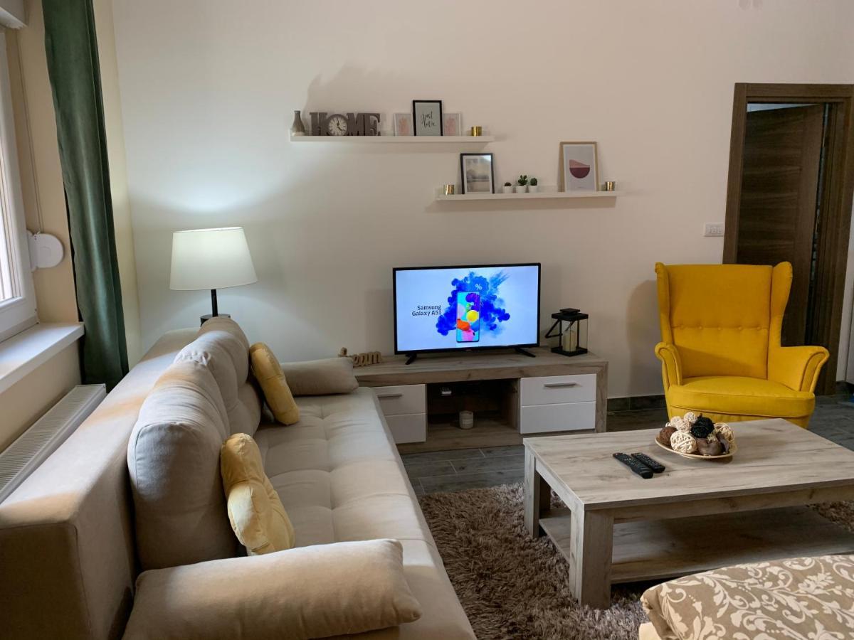 Apartman Hana ซอมโบร์ ภายนอก รูปภาพ