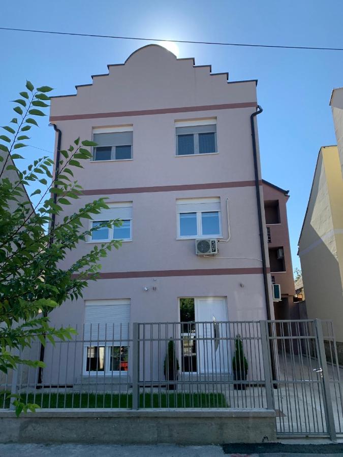 Apartman Hana ซอมโบร์ ภายนอก รูปภาพ